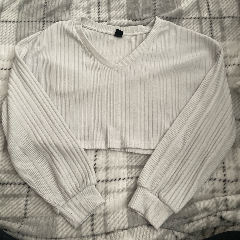 🩵🩵White Ribbed V-Neck Cropped Sweater🩵🩵